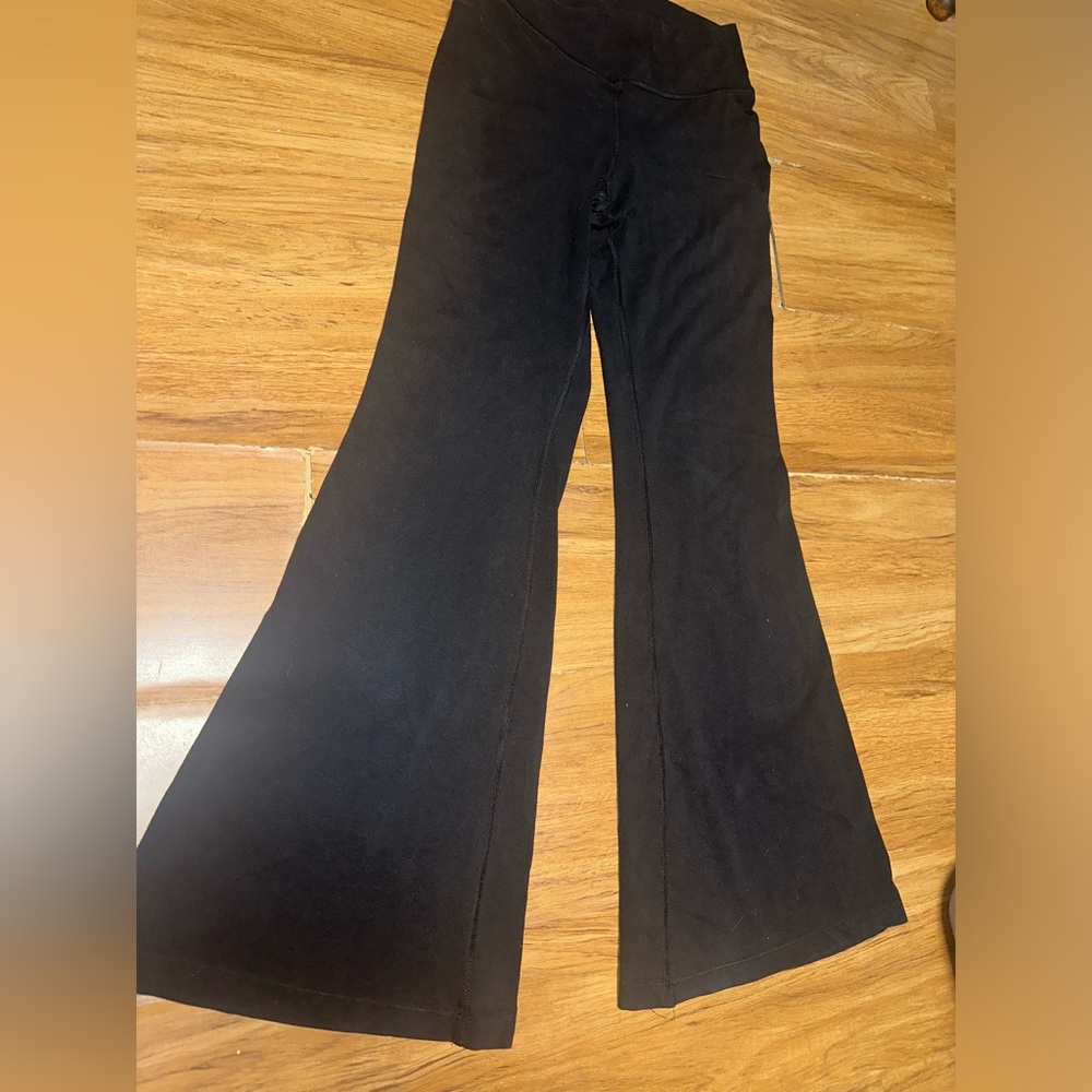 EUC black womens old navy super high rise cross over flare leggings! - Picture 2 of 5
